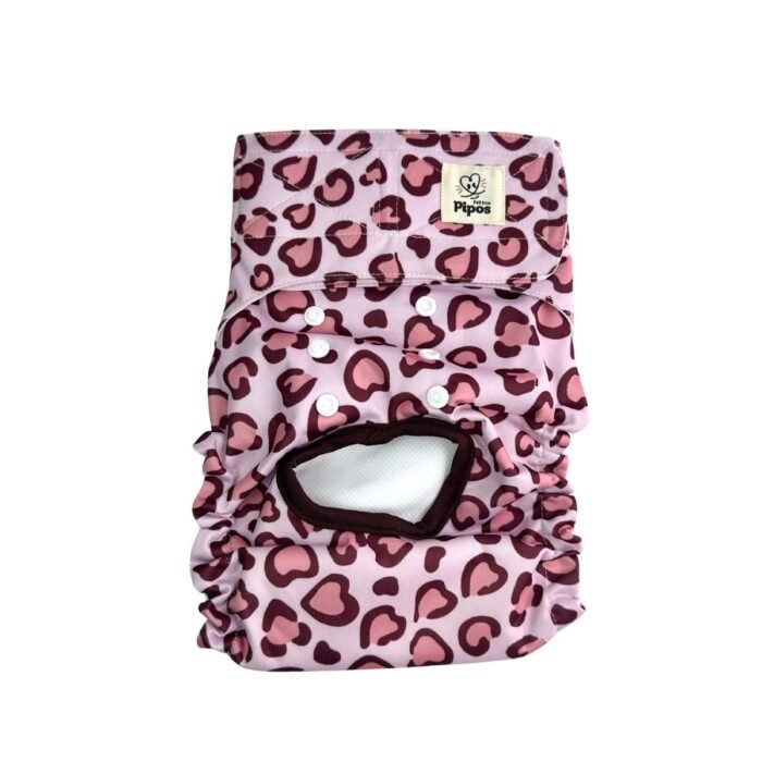 Pañal reutilizable para hembra – modelo Corazones Fucsia