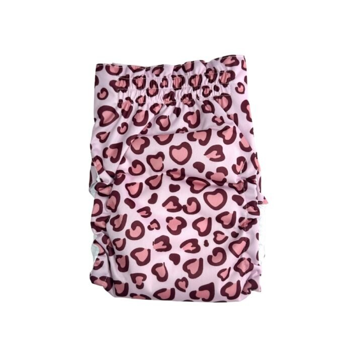 Pañal reutilizable para hembra – modelo Corazones Fucsia