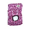 Vista frontal del pañal reutilizable para perra modelo Corazones Rosa, con estampado de corazones en tonos rosados sobre fondo rosa pastel