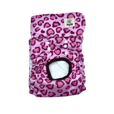 Vista frontal del pañal reutilizable para perra modelo Corazones Rosa, con estampado de corazones en tonos rosados sobre fondo rosa pastel