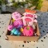 Pet box edición especial Monster Party Box de Pipos Pet Box con juguetes temáticos y coloridos Pet Box – Monster Party